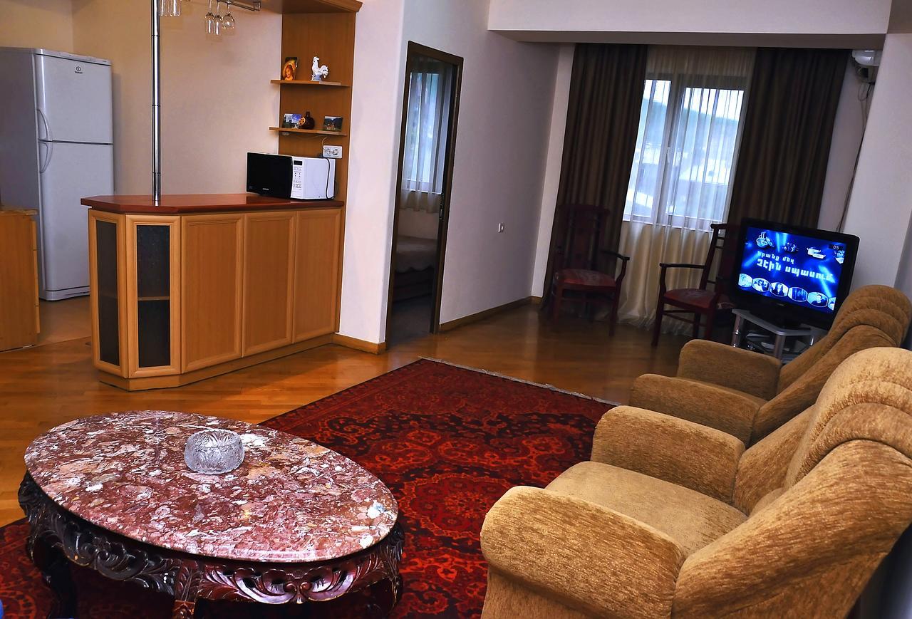 Mga Hostel & Tours Erevan Exterior foto